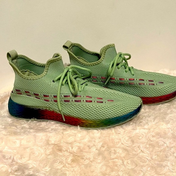 WANTED “STREAK” GREEN W RAINBOW ACCENT SNEAKERS COLORFUL - Picture 2 of 12